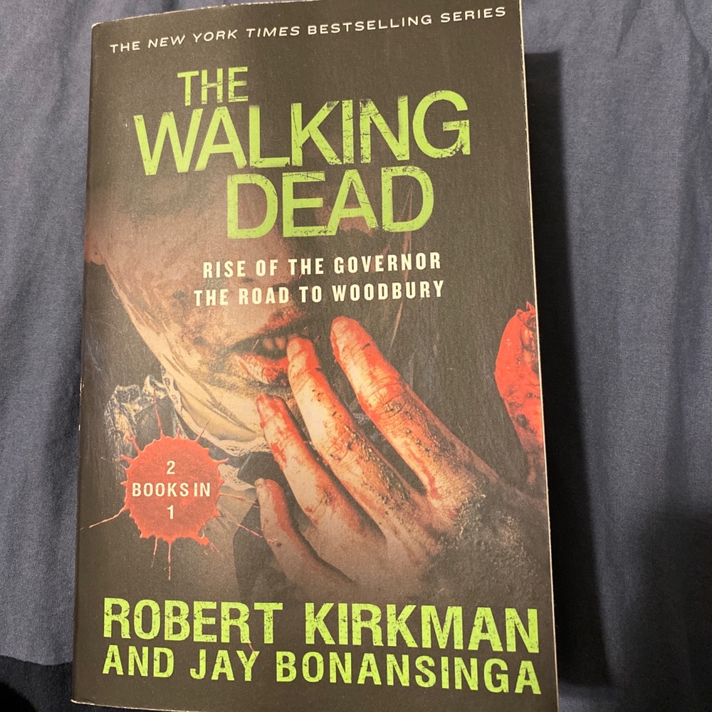 2 for 10$  The Walking Dead Novel